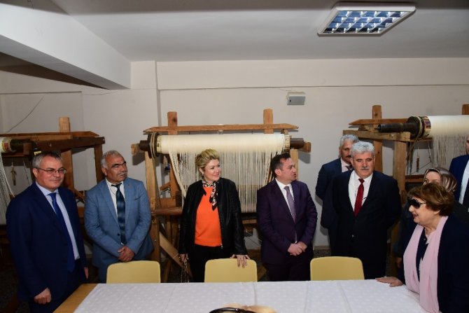 Yöresel Manisa Bezi Dokuma Kursu Açıldı