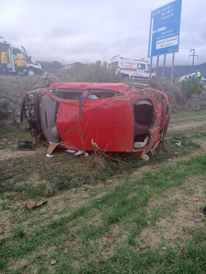 Denizli’de Otomobil Şarampole Devrildi: 1 Ölü