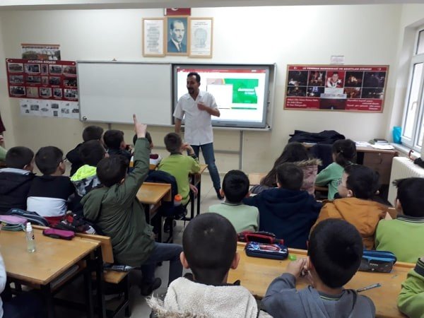 İlkokul Öğrencilerine Bağımlılıkla Mücadele Eğitimi