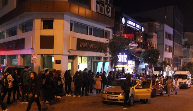 Aydın’da Binlerce Öğrenci Bilet Kuyruğuna Girdi