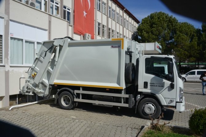 Gediz’de Yeni Temizlik Araçları Göreve Hazır