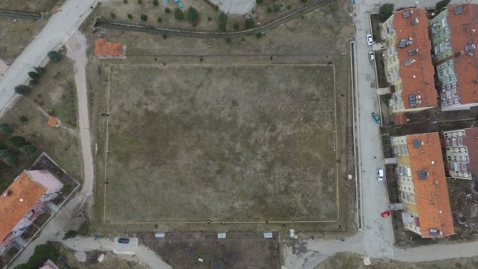 Gediz’e Yeni Sentetik Çim Saha