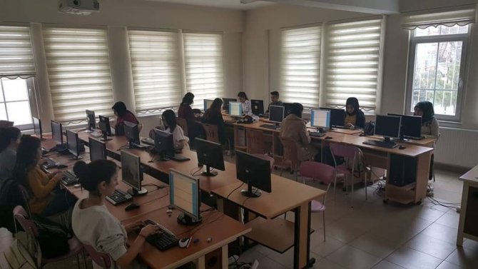 Şuhut’ta F Klavye Kursuna Yoğun İlgi