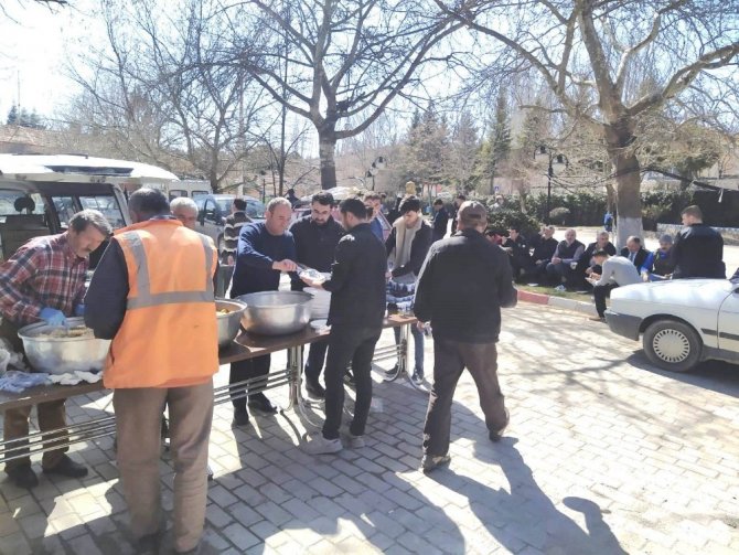 Köyde Şehitler İçin Hayır Yemeği