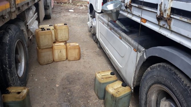 Uşak’ta 1.5 Ton Kaçak Akaryakıt Ele Geçirildi