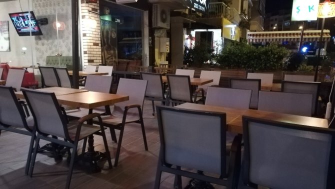 İzmir’de Mekanlar Boş Kaldı