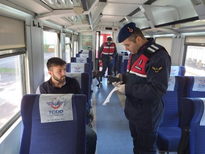 Manisa’da Jandarmadan Trende Asayiş Uygulaması