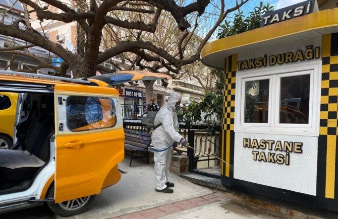 Gezici Ekipler Taksileri Ve Durakları İlaçlıyor