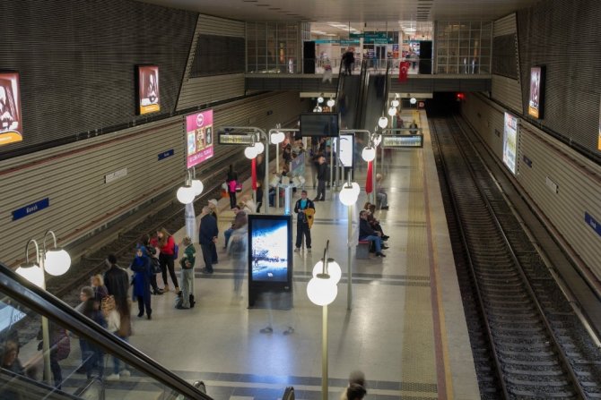 İzmirliler Uyarılara Kulak Verdi, Toplu Ulaşımı Kullananların Sayısı Yüzde 51,3 Azaldı