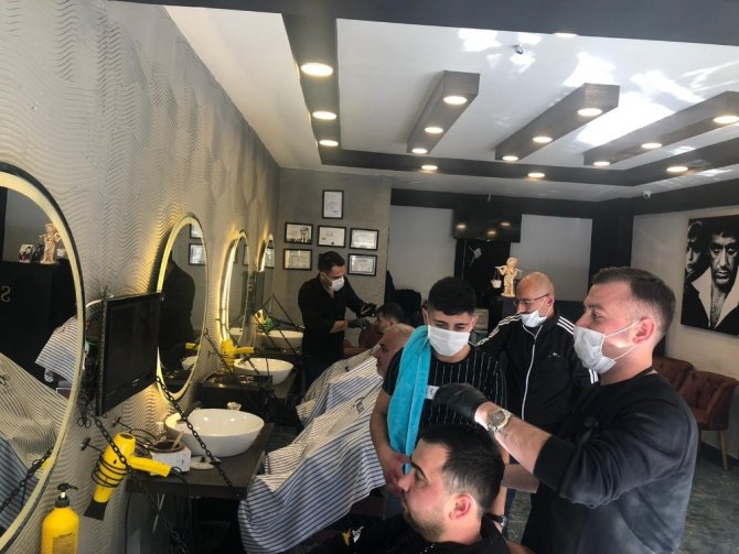 Berber Ve Kuaförlerde Korona Virüs Yoğunluğu