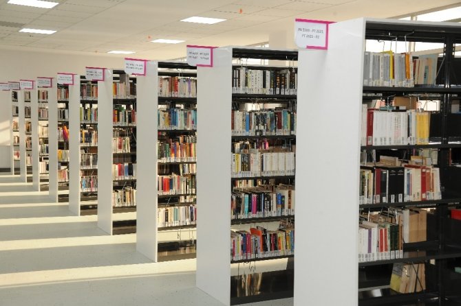 Adü Kütüphanesi Öğrencilerle Evlerinde De Birlikte