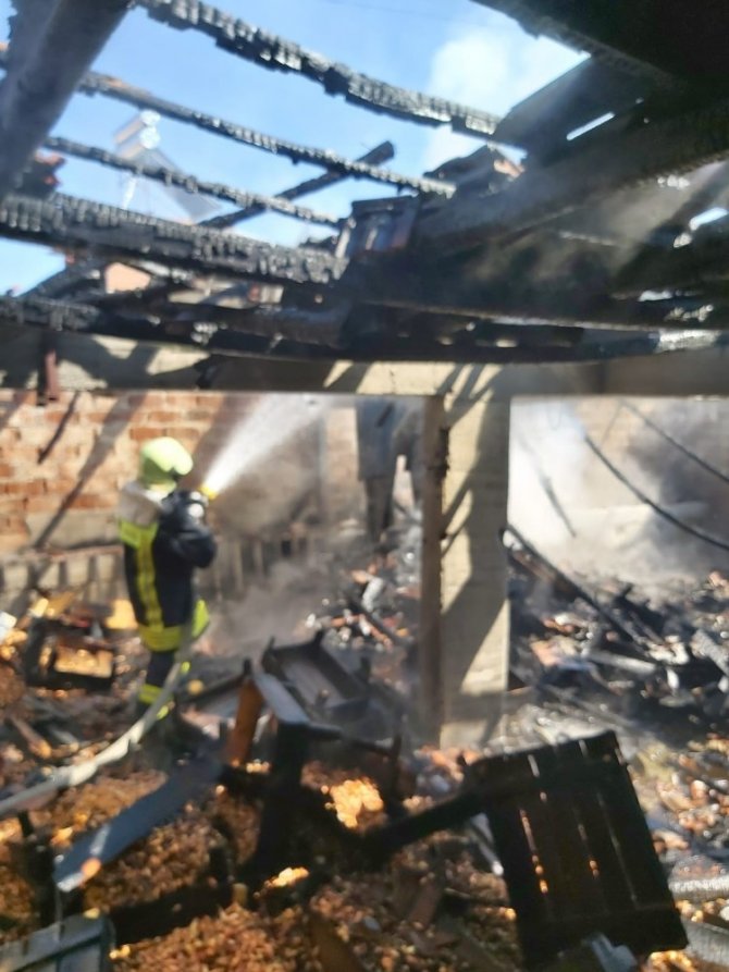 Yangında Depo Kullanılamaz Hale Geldi