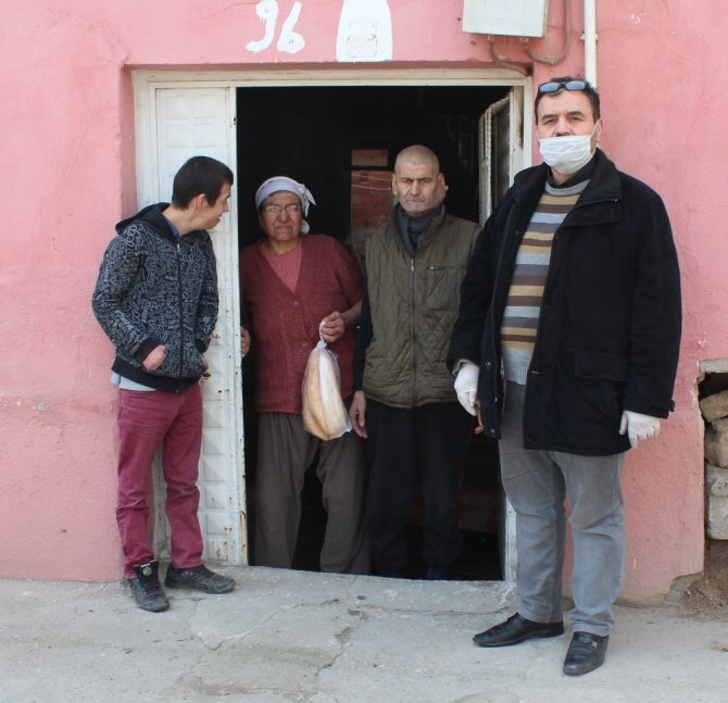Sokağa Çıkmayan Yaşlıların İhtiyaçları Muhtardan