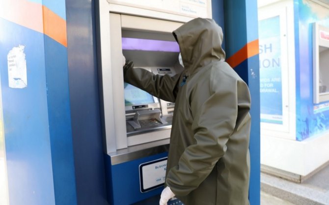 Akhisar Belediyesi Atm’leri Dezenfekte Ediyor