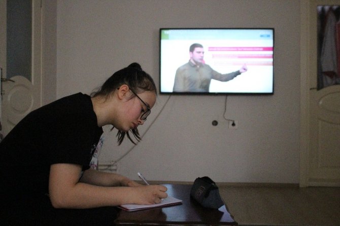 Uzaktan Eğitim Alan Öğrenciler Süreçten Memnun