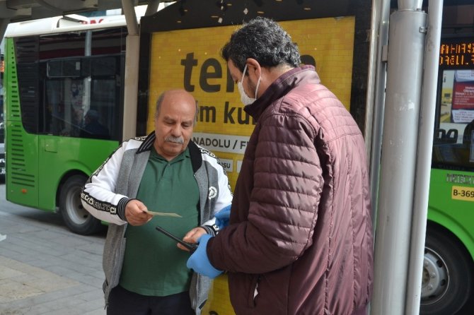 Uyarıları Dikkate Almayarak Sokağa Çıkan Yaşlı Vatandaşlar ’Pes’ Dedirtti