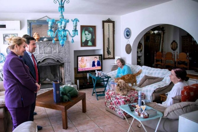 Usta Oyuncu Fatma Girik Korona Virüse Karşı Evinden Çıkmıyor