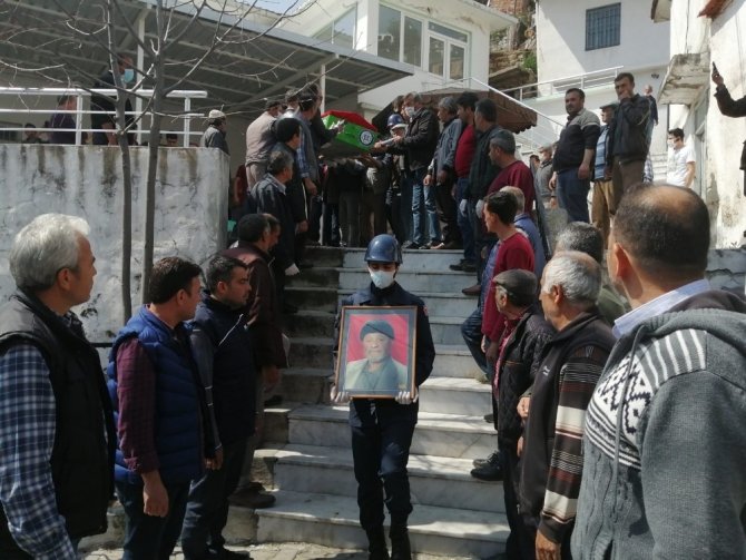 Kore Gazisine Askeri Törenle Sessiz Veda