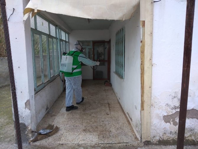 Aliağa’da Apartmanlar Dezenfekte Ediliyor