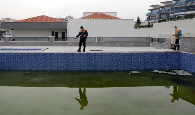 Kuşadası’nda Dezenfekte Çalışmaları Sürüyor