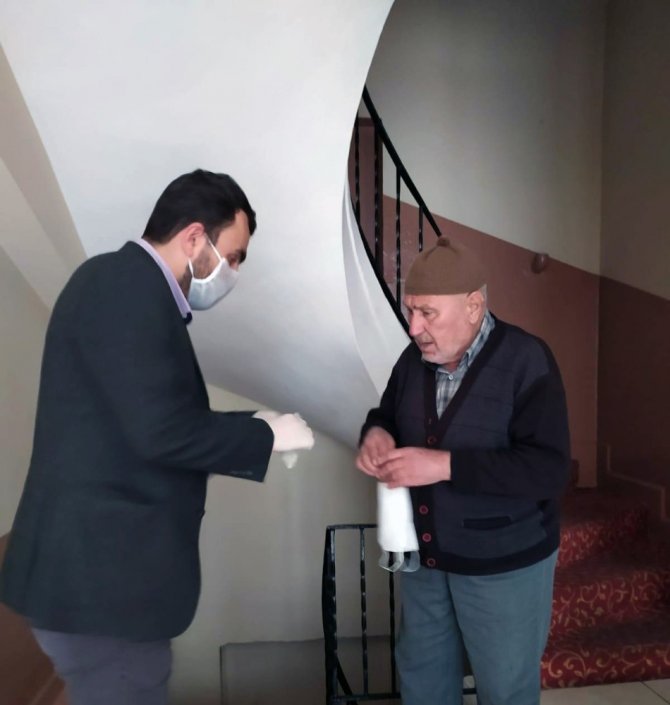 Şehzadeler Belediyesi ‘Vefa Sosyal Destek’ İle Gönülleri Fethediyor