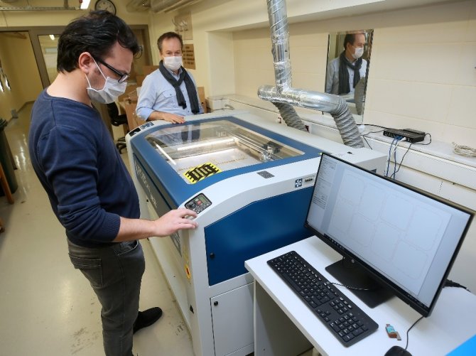 Yaşar Üniversitesi, Sağlık Çalışanları İçin Koruyucu Siper Üretiyor