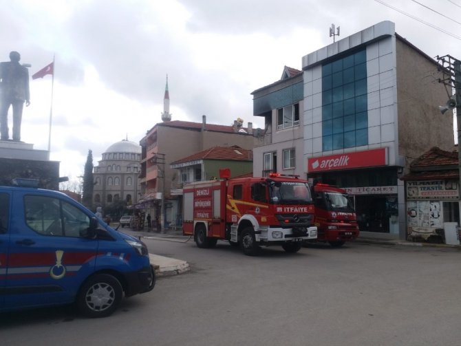 Yaşlı Adamı Alevlerin Arasından İtfaiye Kurtardı