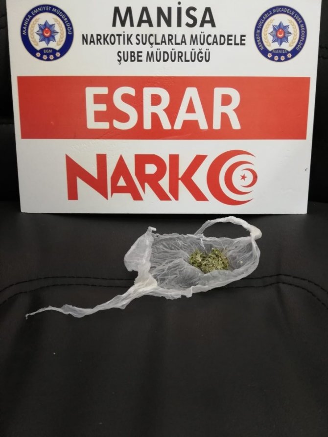 Mezarlıkta Uyuşturucu Ticaretine Suçüstü