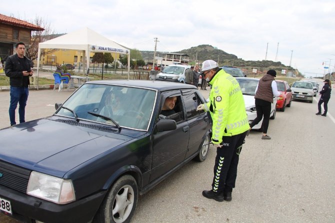 Kula Girişinde Ateş Ölçerli Korona Tedbirleri