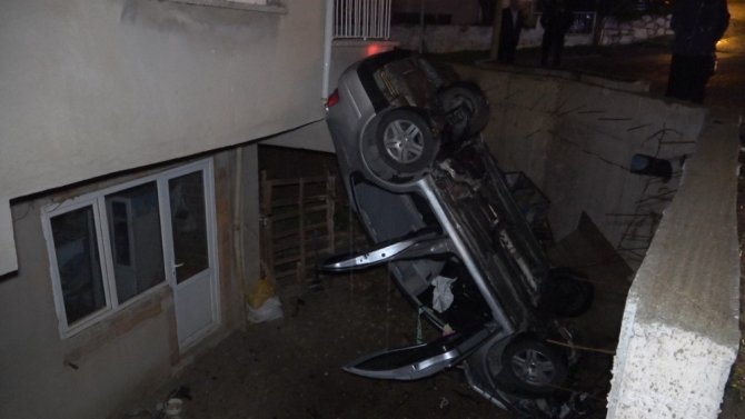 Hızını Alamadı Evin Bahçesine Uçtu