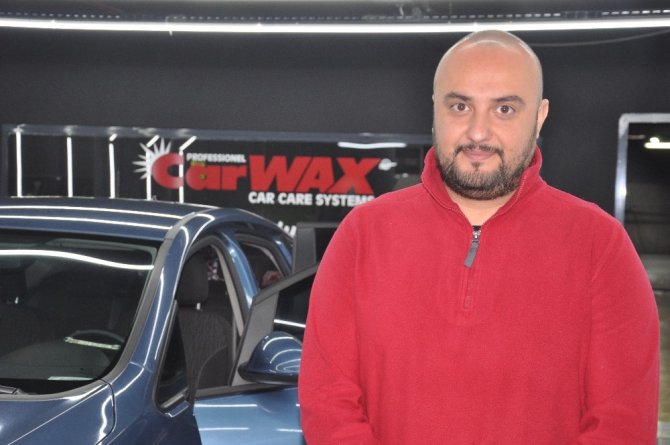 Sağlık Çalışanları Ve Müşterilerinin Araçlarını Ücretsiz Dezenfekte Ediyor