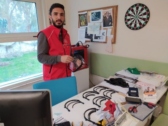 Gençlik Merkezinde Üretilen Maskeler Teslim Edildi