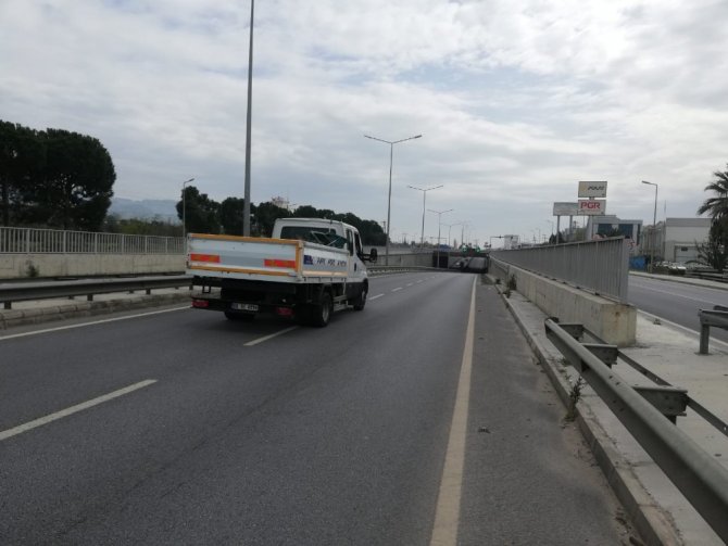 Arızalı Araçtan Dökülen Yağ Yolu Trafiğe Kapadı
