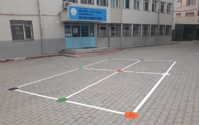 Okul Bahçeleri Öğrencilerin Dönüşü İçin Hazırlanıyor