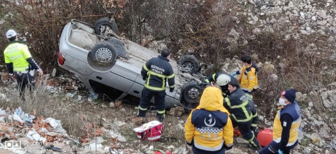 Otomobil Uçuruma Yuvarlandı: 1 Yaralı