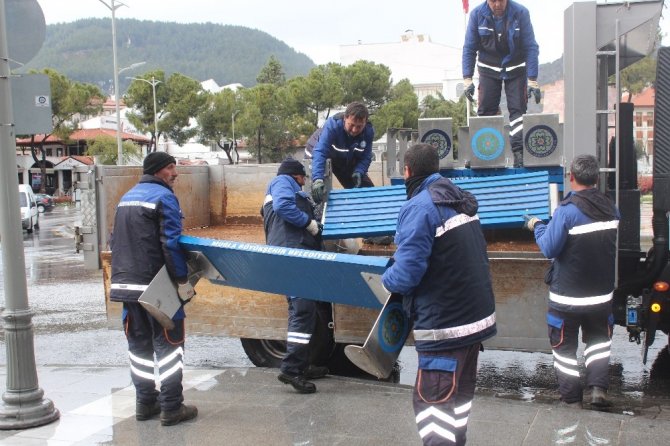 Muğla’da Oturma Bankları Kaldırılıyor