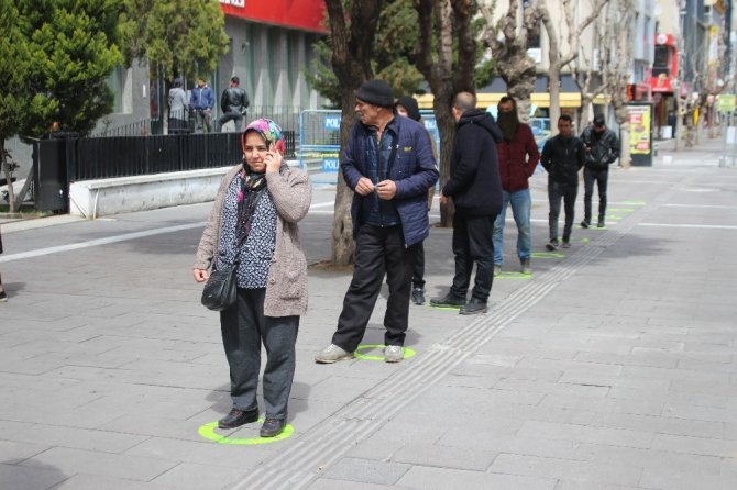 Tedbirler İşe Yardı, Ptt Önünde Yoğunluk Azaldı