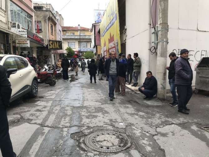 Akhisar’da Yardım Almak İsteyenler Korona Dinlemedi