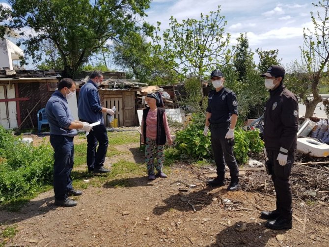 Datça’da Sosyal Yardımlar Evlere Götürülüyor