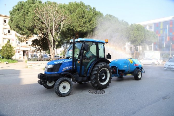 Menderes’te Tüm Sokaklar Dezenfekte Edildi