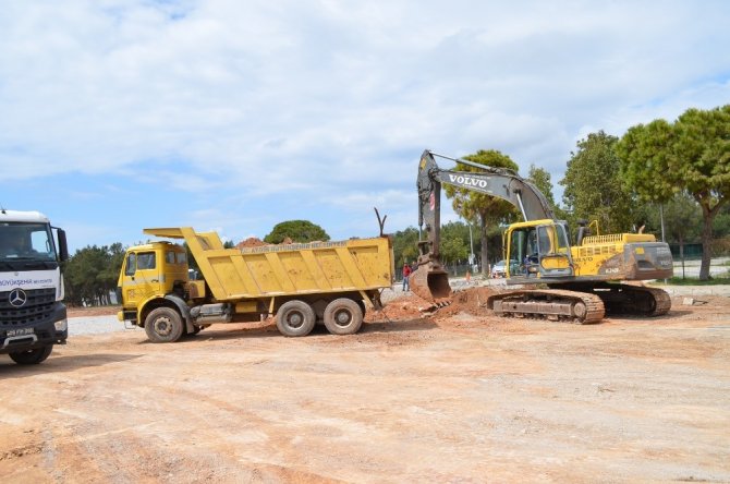 Didim’de Yol Genişletme Ve Onarım Çalışmaları Sürüyor