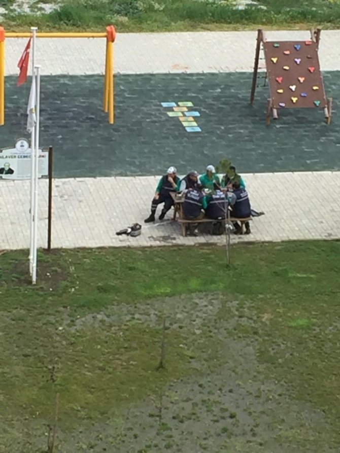 Sosyal Mesafe Uyarısı Yapıp Sosyal Mesafeyi Hiçe Saydılar