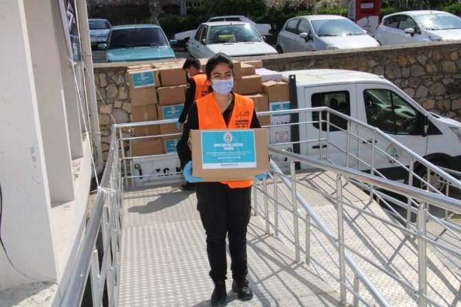 Koçarlı Belediyesi’nden 200 Aileye Gıda Ve Hijyen Malzemesi Desteği