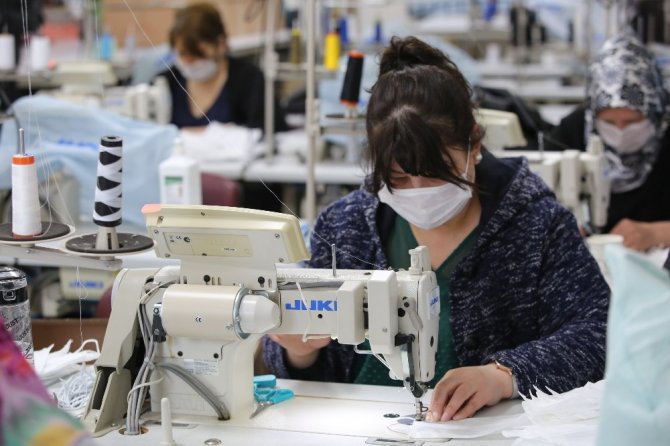 Buca’nın Kursiyerleri Maske İçin Kolları Sıvadı