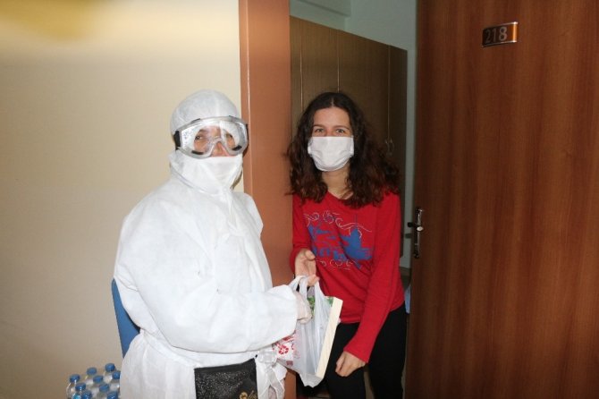 Vali Deniz’den Karantina Sürecindeki Vatandaşlara Kitap Hediyesi