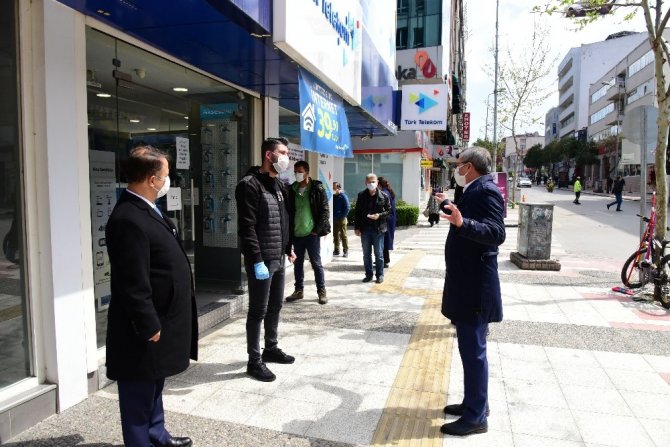 Vali Deniz’den Vatandaşlara Evde Kalın Çağrısı