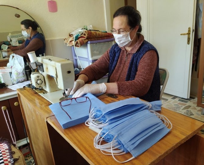 Koçarlı Belediyesi Ve Kadınlar El Ele Maske Üretimine Başladı