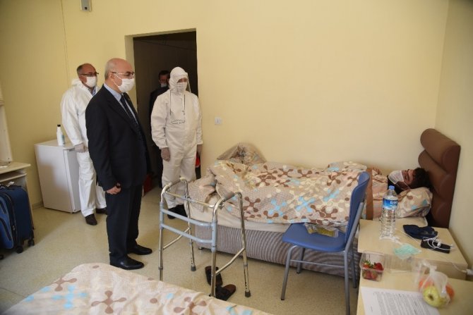 Vali Köşger Karantina Altındaki Vatandaşları Ziyaret Etti