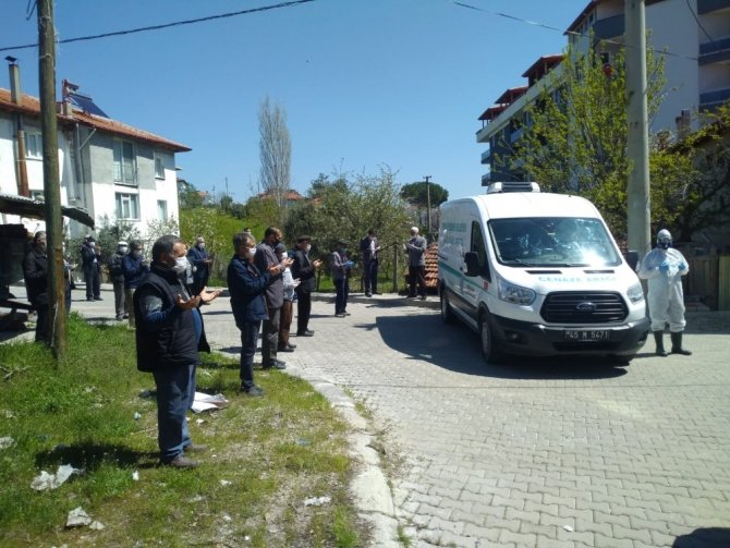 Selendi’de Cenaze Namazında Korona Tedbiri