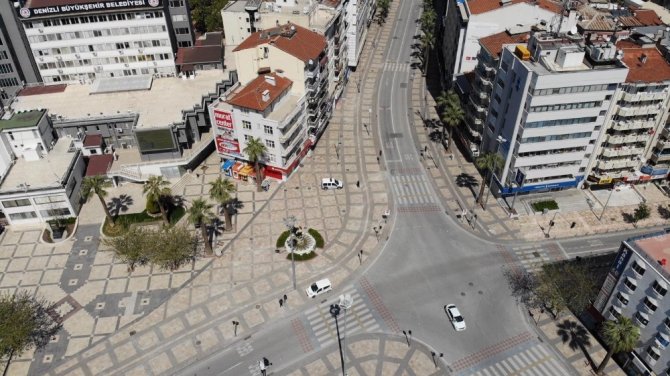 Denizli’nin Cadde Ve Sokaklarının Bomboş Hali Havadan Görüntülendi